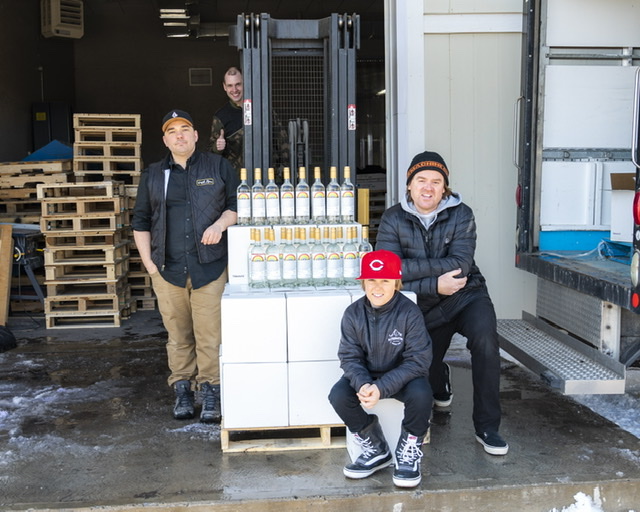 La Chambre de commerce de Rimouski distribue le gel désinfectant fabriqué par la Distillerie Fils du Roy 