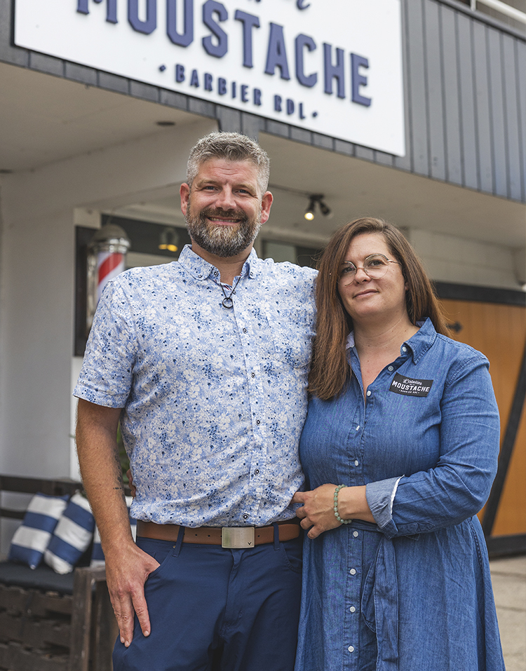 Sur une lancée - L'atelier de la Moustache - Philippe Bossé, nouveau propriétaire et Jadda Thibault, gestionnaire